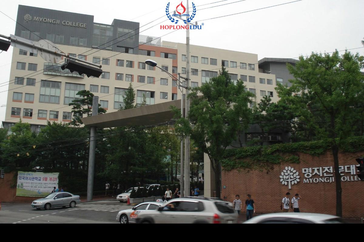 Cổng Cao đẳng Myongji ở Seoul