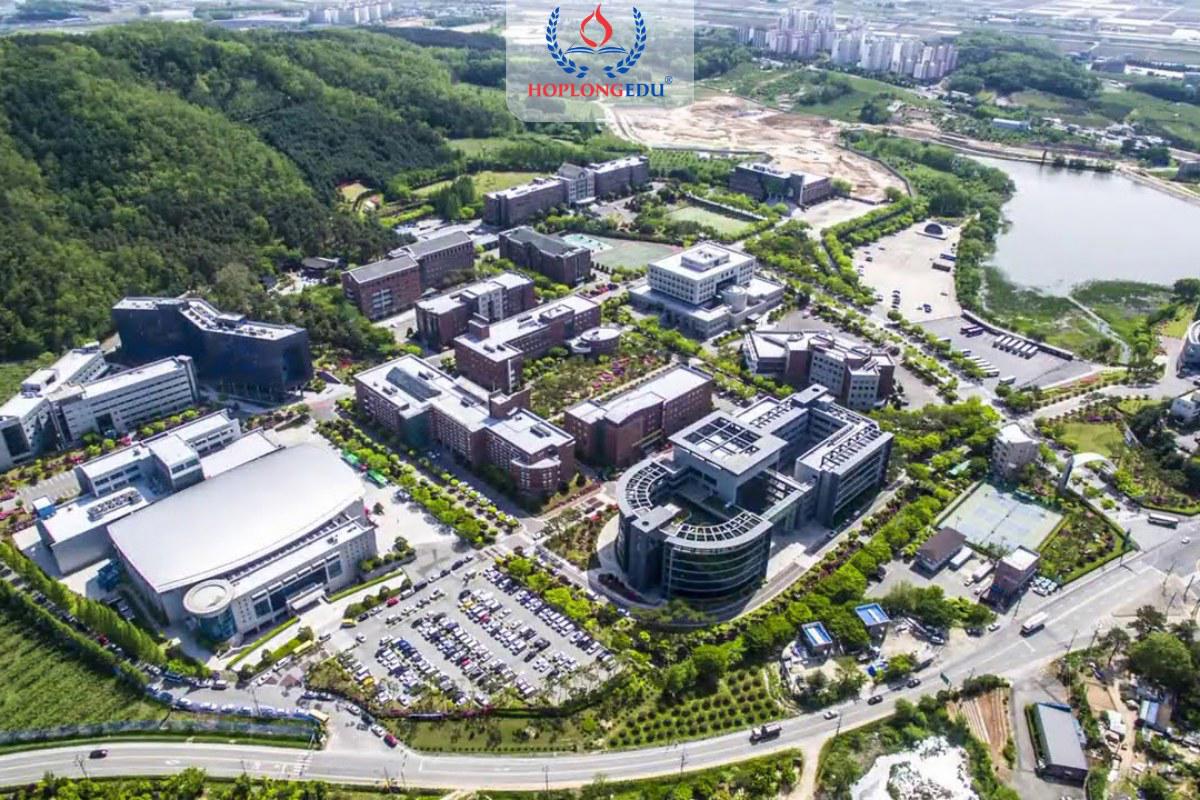 Toàn cảnh khuôn viên Đại học Namseoul ở Cheonan nhìn từ trên cao