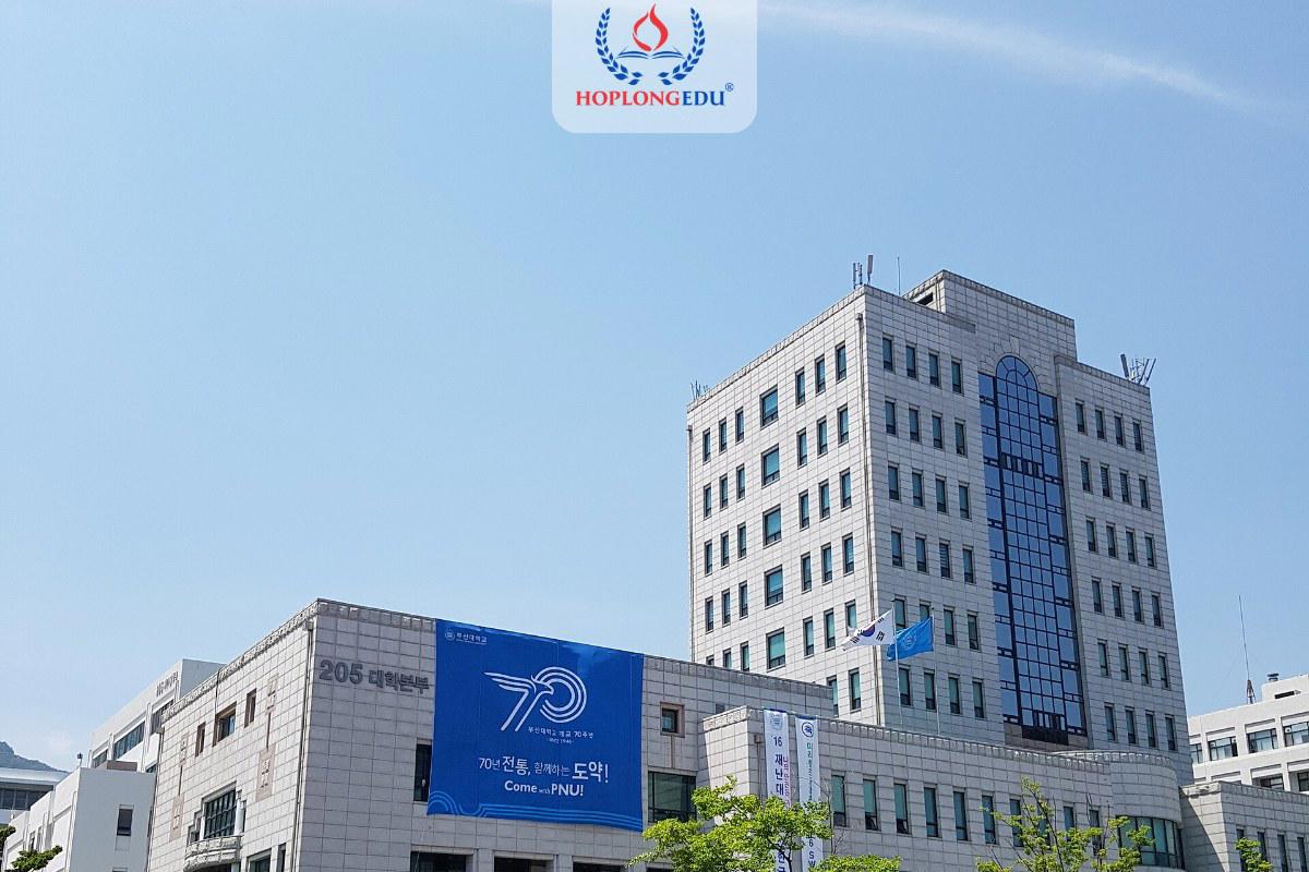 Tòa nhà chính Đại học Quốc gia Pusan ở cơ sở Busan
