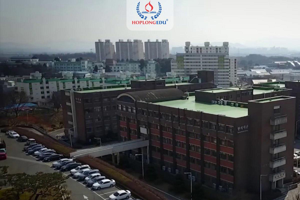Khu giảng đường Đại học Woosuk ở Wanju nhìn từ trên cao