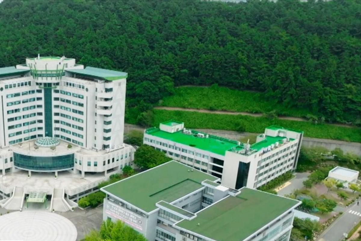 Khuôn viên Đại học Tongmyong ở Busan nhìn từ trên cao