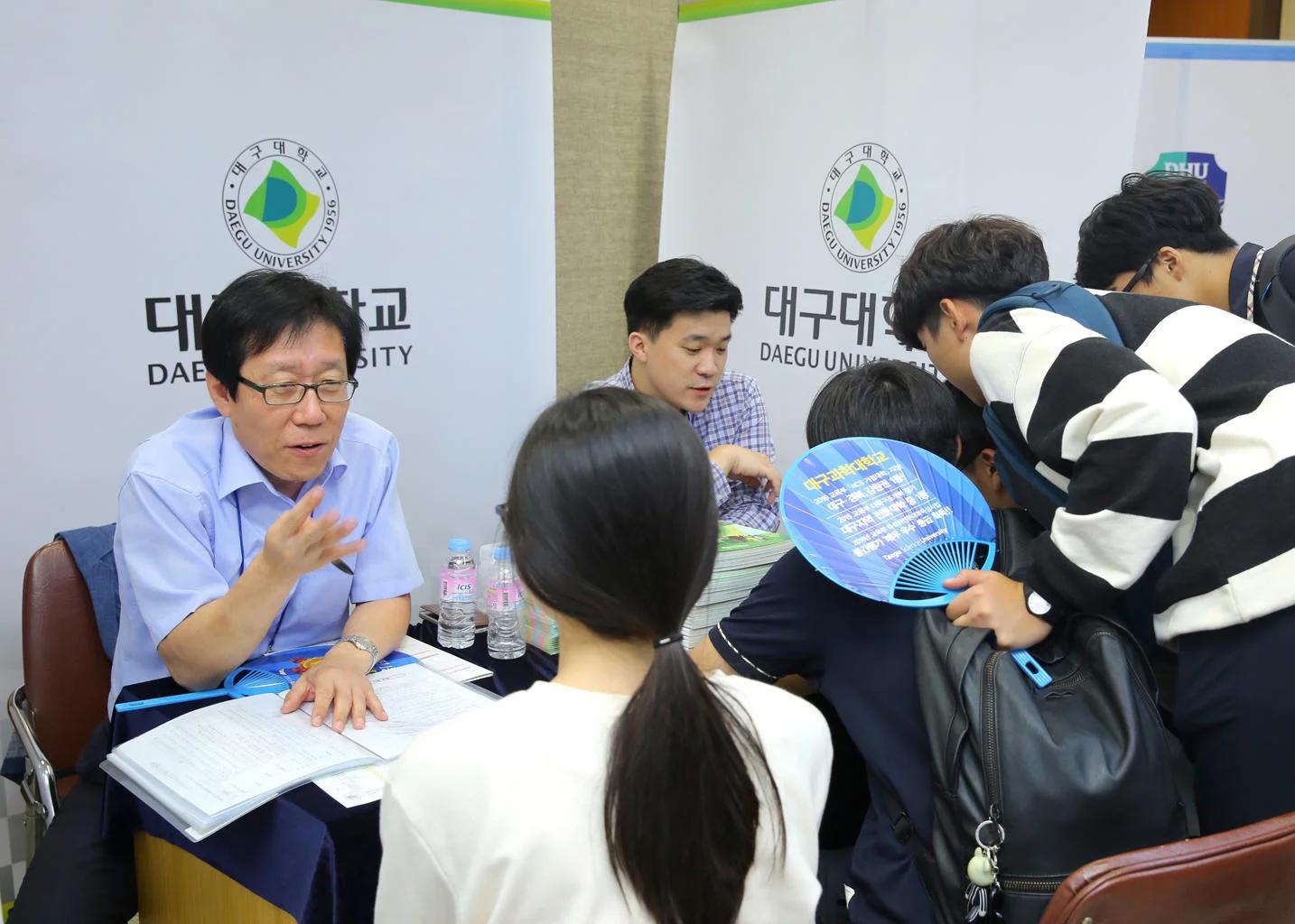 Phỏng vấn Visa tại Đại sứ quán (nếu có) – Quy trình xin visa du học Hàn Quốc 2026