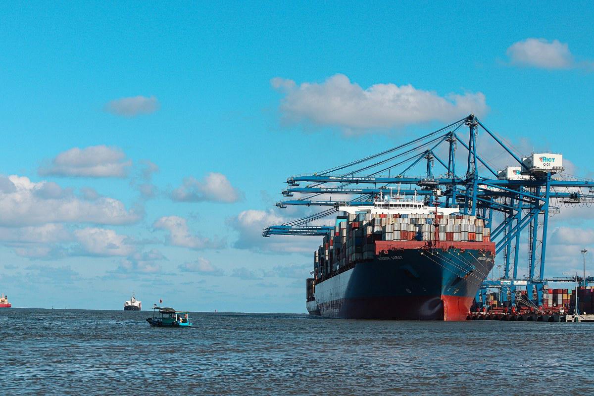 Tàu container cập cảng quốc tế Hải Phòng