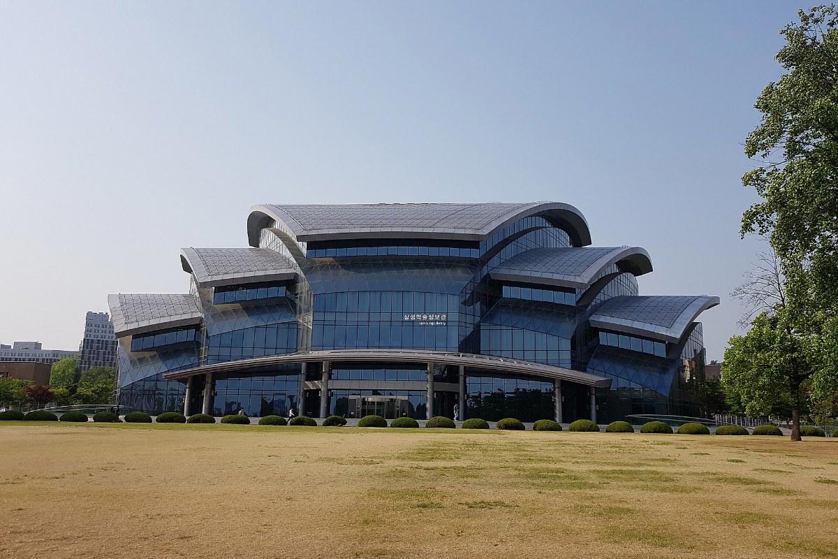 Thư viện Samsung ở cơ sở Suwon của Đại học Sungkyunkwan