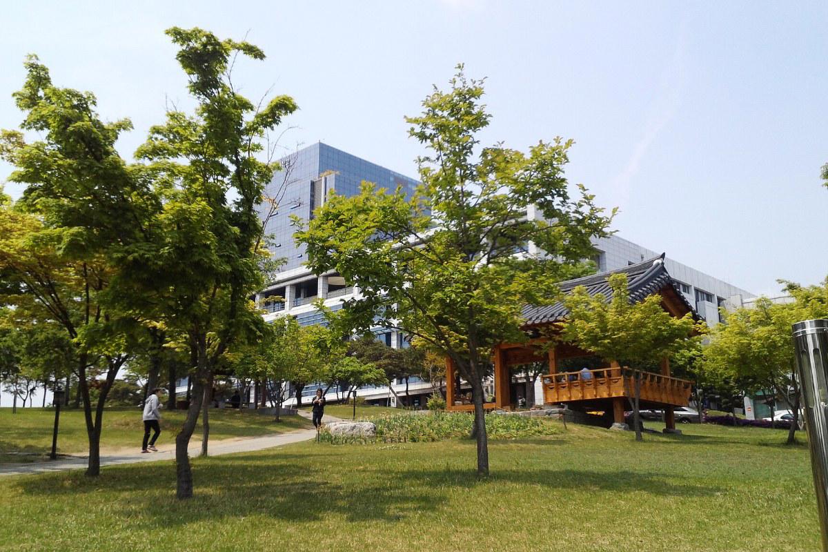 Thư viện trung tâm Đại học Quốc gia Kyungpook ở Daegu
