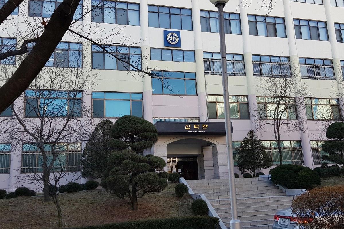 Tòa nhà trong khuôn viên Đại học Hansei