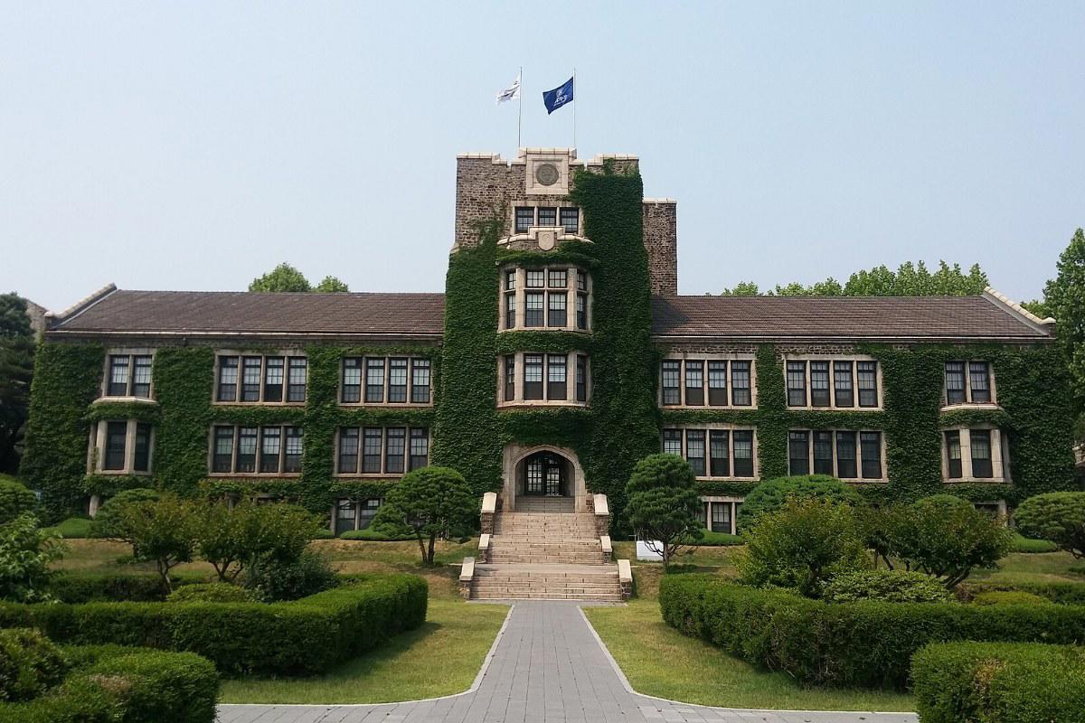 Tòa Underwood phủ dây thường xuân ở Đại học Yonsei